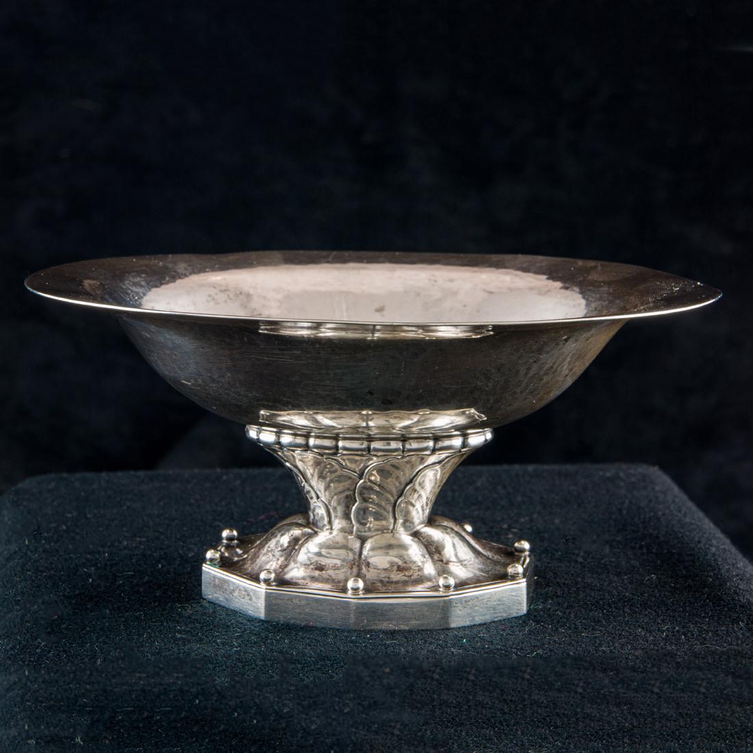A Georg Jensen sterling footed bowl 42D (1 of 2)