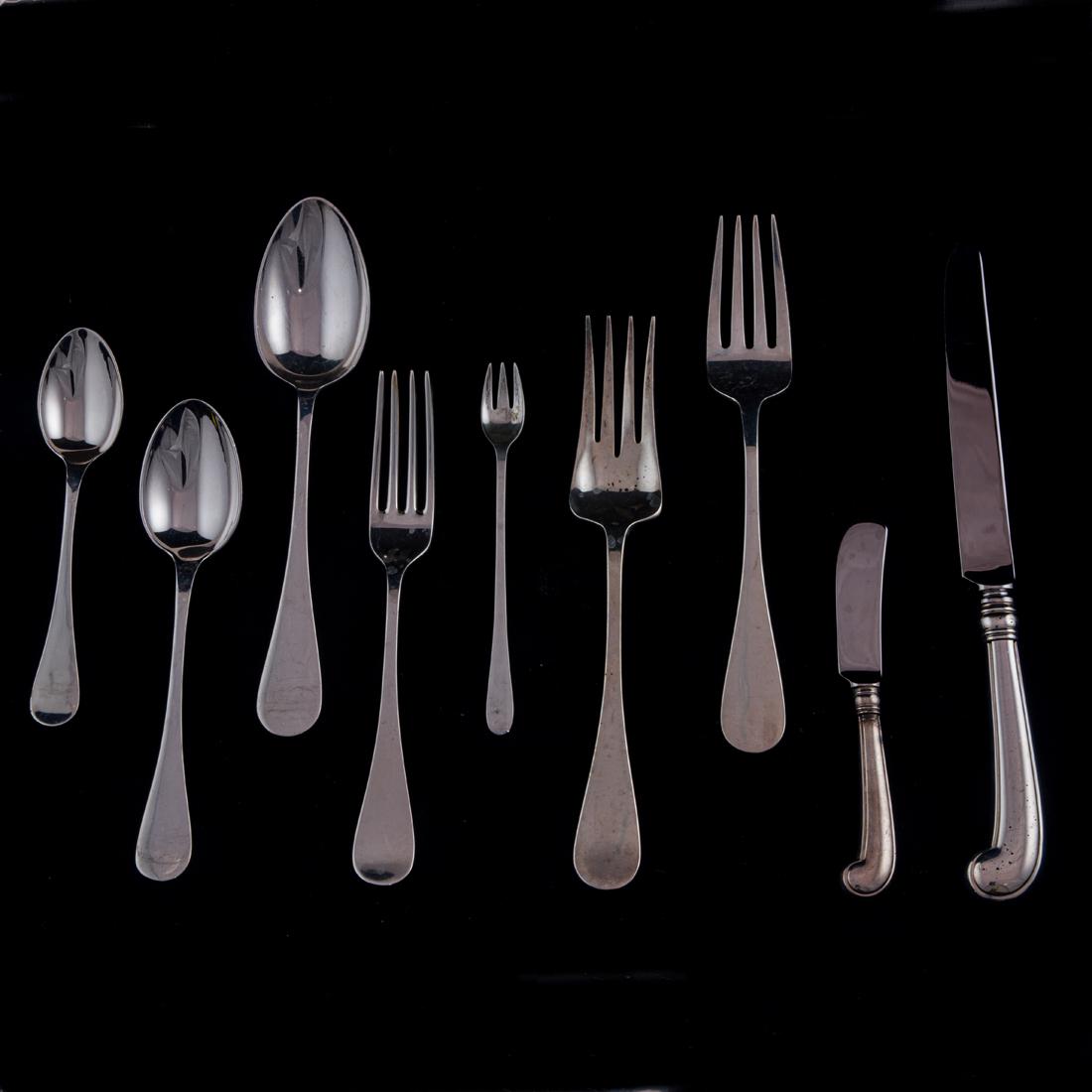 A (59 pc) Tiffany King William sterling flatware service: A (59 pc) Tiffany King William sterling flatware service: (10) dinner forks 7.75"l; (10) pistol handled dinner knives with stainless blades 9"l; (10) luncheon forks 7"l; (10) dessert spoons; (6) seafo