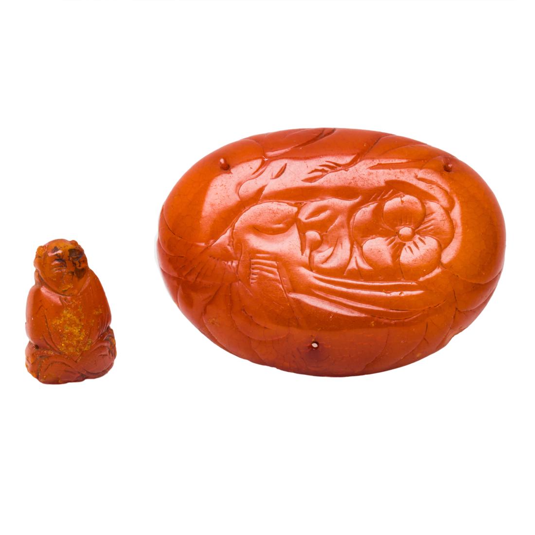 (lot of 2) Chinese amber carvings (1 of 2)