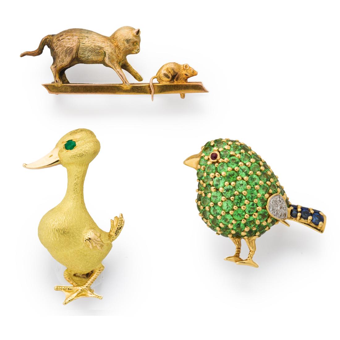 A group of gold brooches (1 of 1)