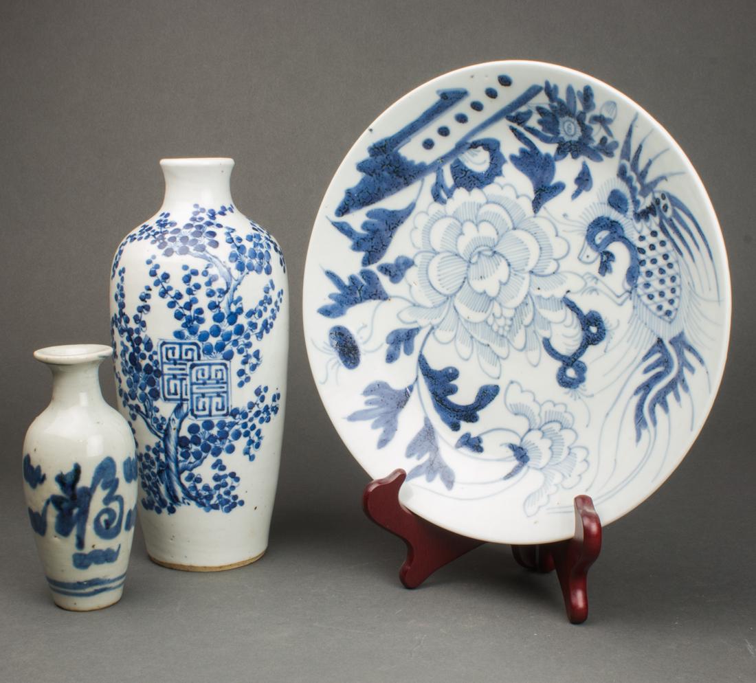 (lot of 3) Chinese blue and white wares (1 of 2)