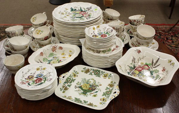 Copeland Spode table service: (lot of 86) Copeland Spode ''Gainsborough'' pattern china service for twelve plus extras, comprising (18) dinner plates 10.5'', (12) salad plates, (11) bread and butter plates, (12) nut dishes, (17) c