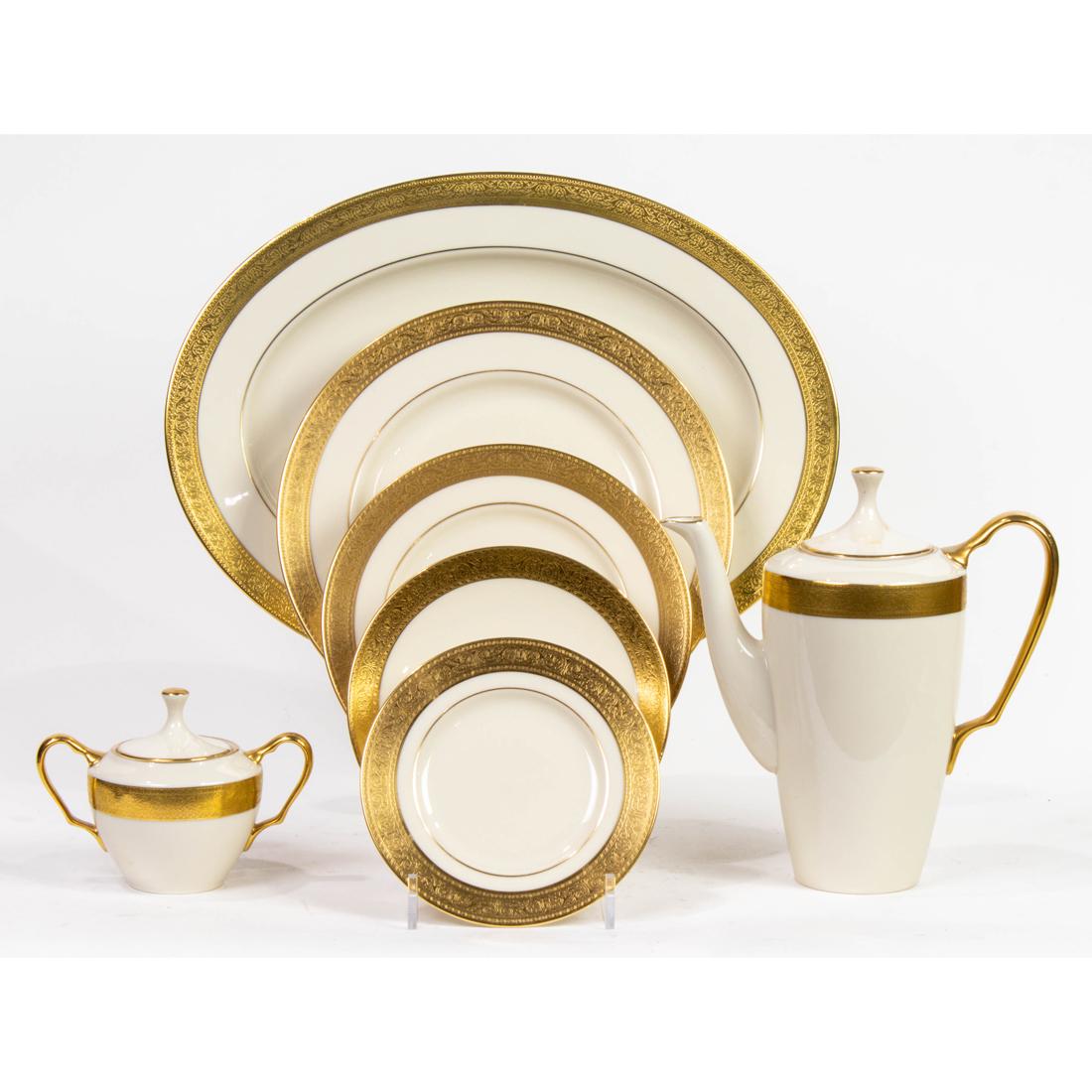 Lenox, Extensive Dinner Service in the Westchester pattern, approx. 173 (1 of 3)