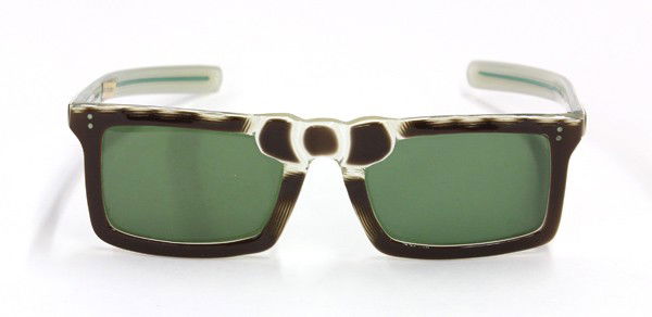 Paulette Guinet sunglasses: Paulette Guinet hand carved frame sunglasses with green tint lenses, circa 1950, Provenance: Ets Guinet Freres S.A. Capital 300.000 FRS 20, rue du 8 Mal 1945 O1100 OYONNAX France