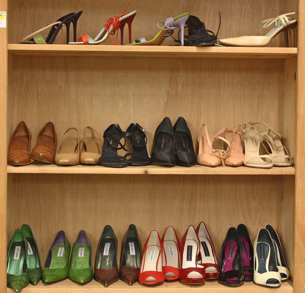 Designer shoes: (lot of 18 pairs) Three shelves of associated pumps, sandals, and stilettos including Sergio Rossi and Steve Madden, size 6-6.5
