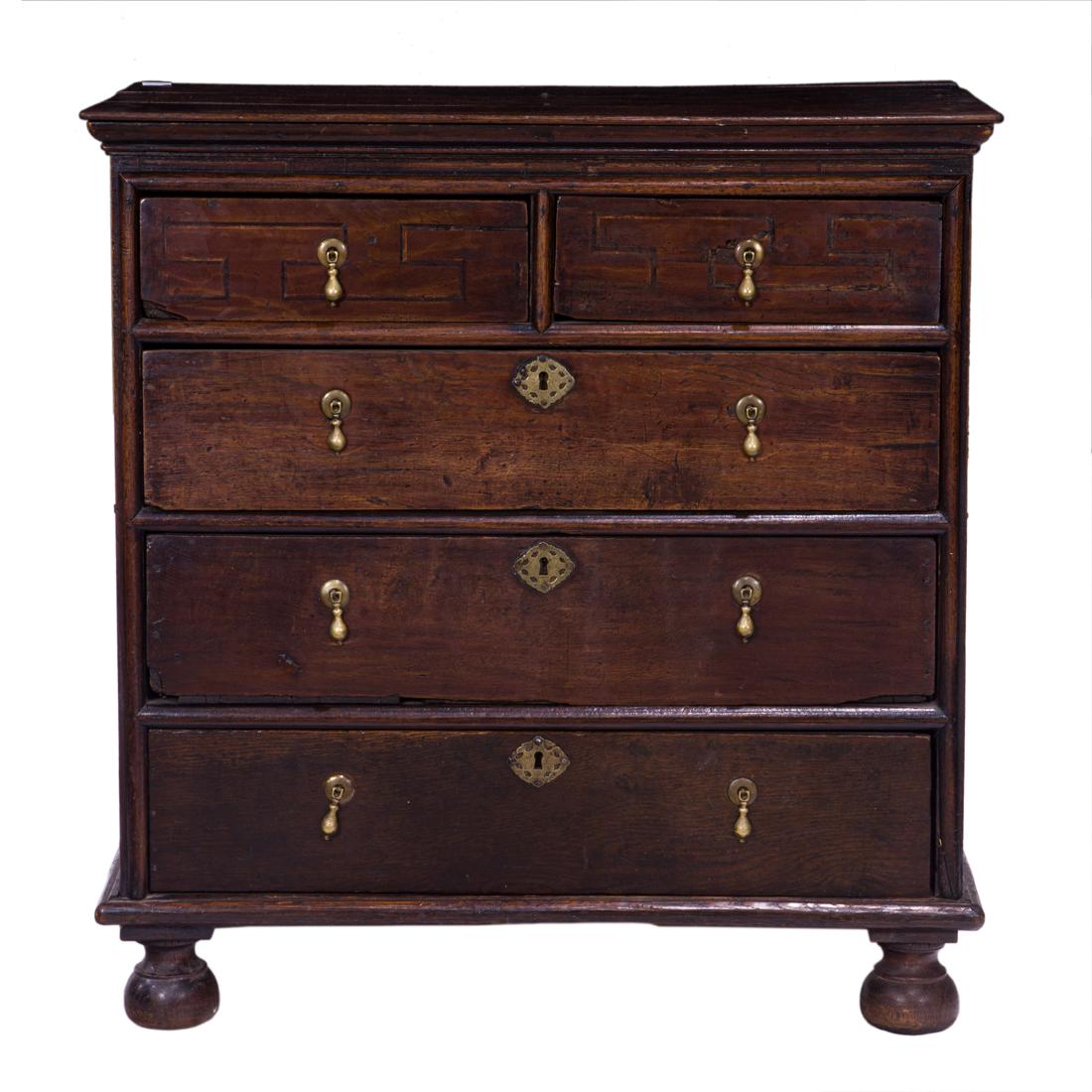 A period William & Mary chest of drawers (1 of 4)