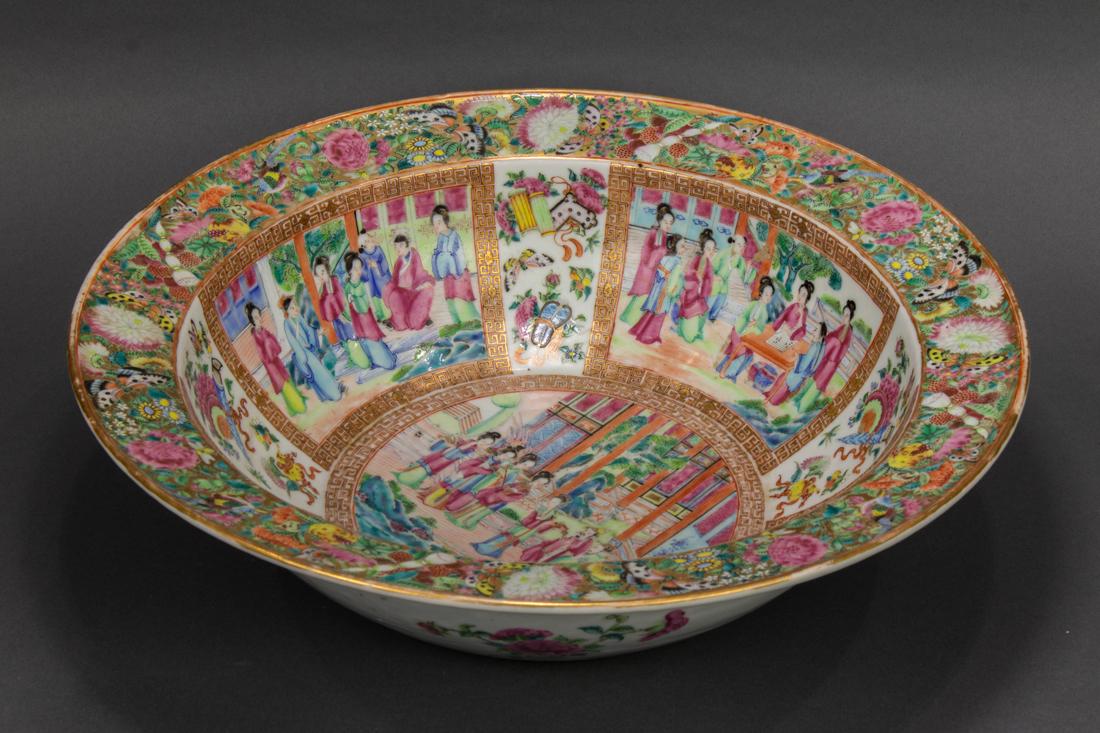 Chinese Canton rose medallion wash basin (1 of 3)