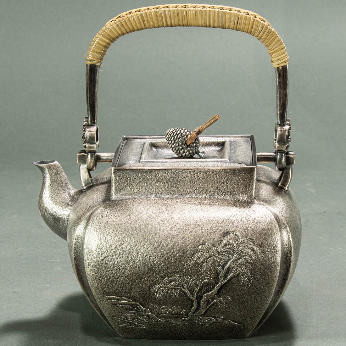 Japanese silver teapot (1 of 2)
