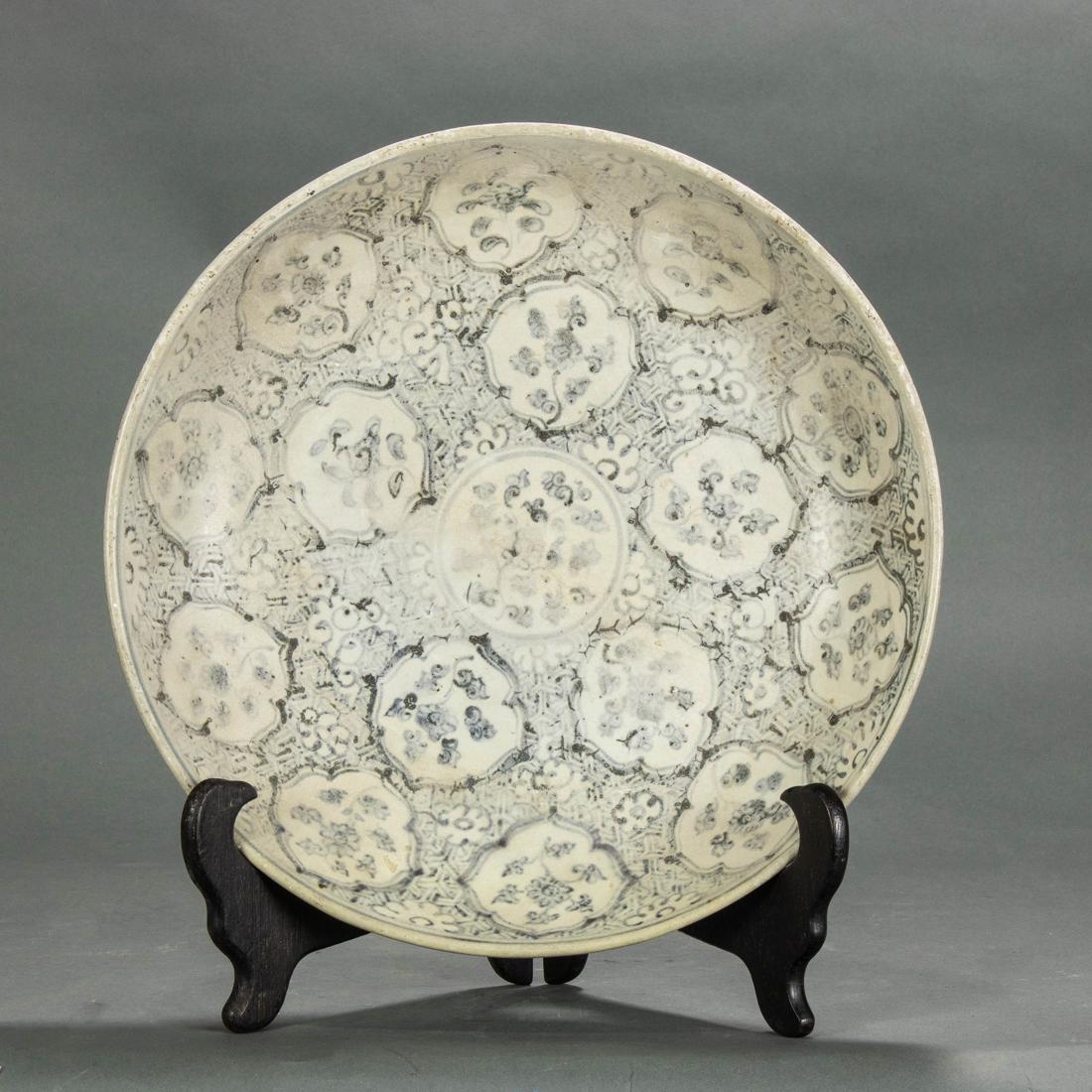 Chinese export underglaze blue charger for the Islamic market (1 of 2)