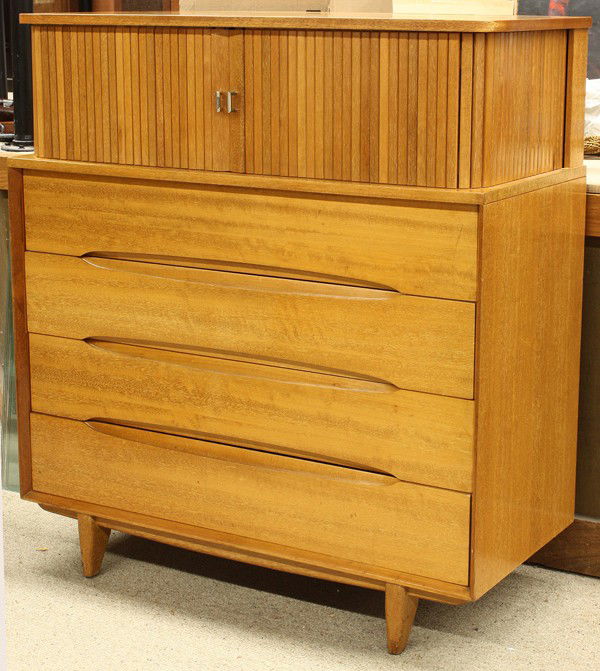 Paul Laszlo chest for Brown Saltman: Paul Laszlo mahogany gentleman's chest for Brown Saltman, with tambour doors, which open to reveal six Rainbow Henry Hanger Co. lucite storage drawers, below four drawers, the top drawer with affixed