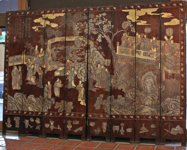 Chinese Brown Ground Eight-Panel Coromandel Scree: Chinese large brown-ground coromandel lacquer eight-panel screen, Qing dynasty, the front featuring a gathering of scholar-officials and elegant beauties on a garden terrace with viewing platforms and
