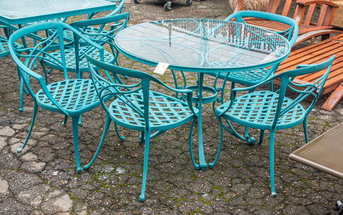 (Lot of 5) Outdoor paint decorated patio suite (1 of 1)