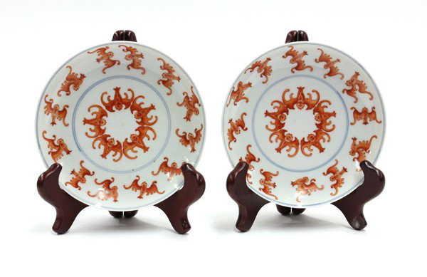 Pair Chinese Red Enamel Porcelain Dishes w/Bats: Pair of Chinese iron red and underglaze blue decorated dishes, each interior well centered by five stylized bats in shades of red enamel within a cobalt blue double-ring band and surrounded by further