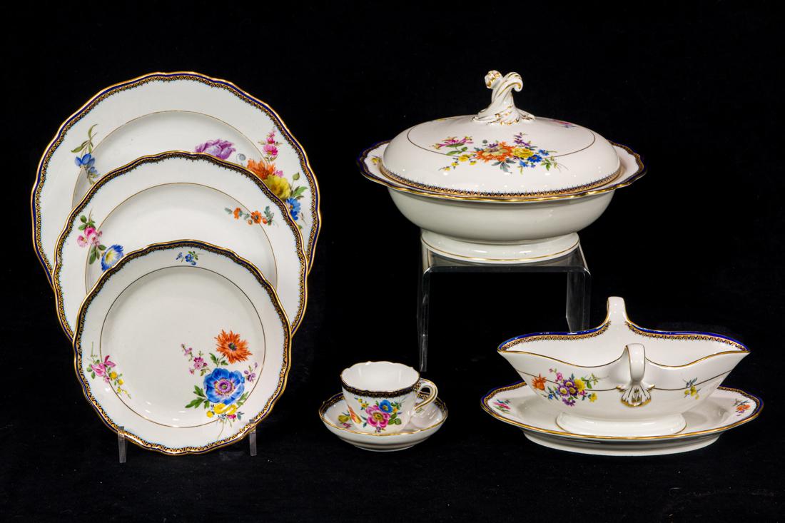 (lot of approx 86) A Meissen porcelain assembled dinner service (1 of 6)
