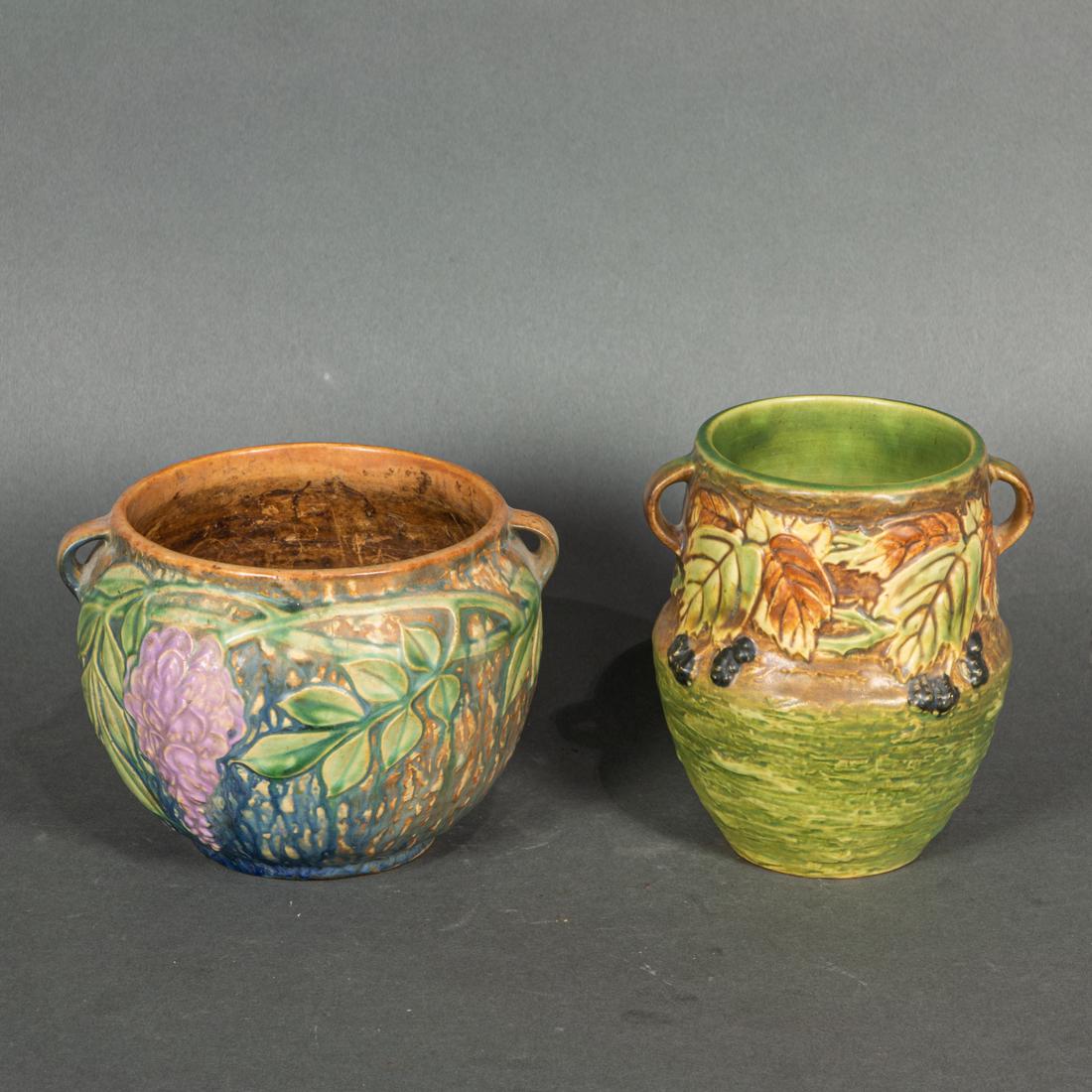 (lot of 2) Roseville pottery Wisteria vase and Blackberry vase, each unmarked, greatest 6 (1 of 4)