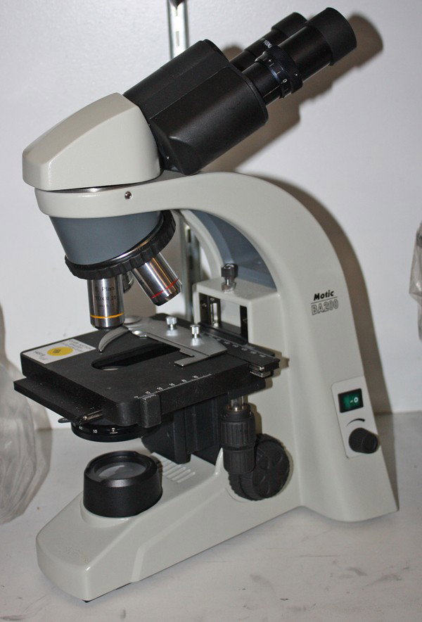 Motic microscope: Motic BA 200 laboratory microscope, 80423641, 90-240V