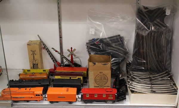 Associated Lionel O guage train set: (1 shelf) Associated Lionel O guage train set, including 1688 engine and tender; 1666 engine and tender; 2655 reefer; 1680 Shell tanker; straight and curved track; railroad crossing signals; No. 1040,