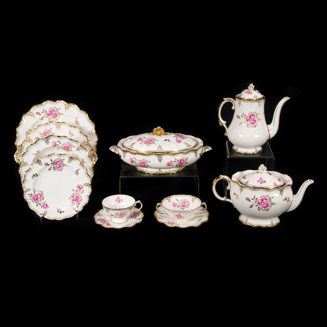 An extensive Royal Crown Derby porcelain dinner service in the Royal Pinxton Roses pattern (1 of 3)