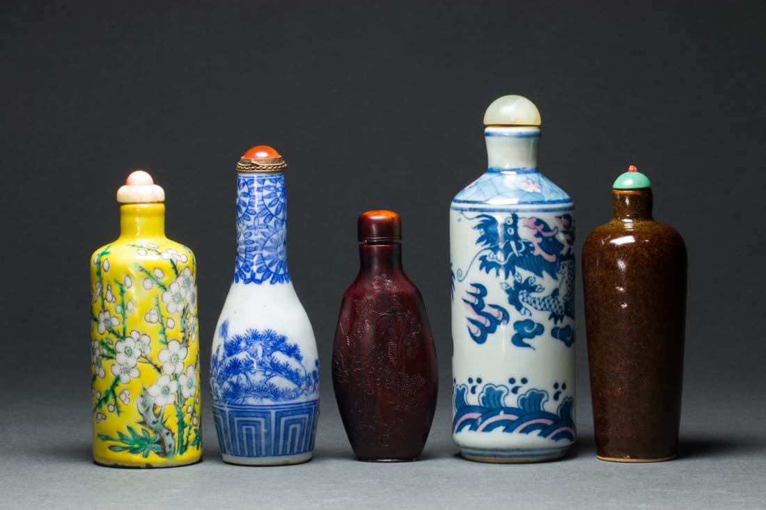 (lot of 5) Chinese snuff bottles (1 of 3)