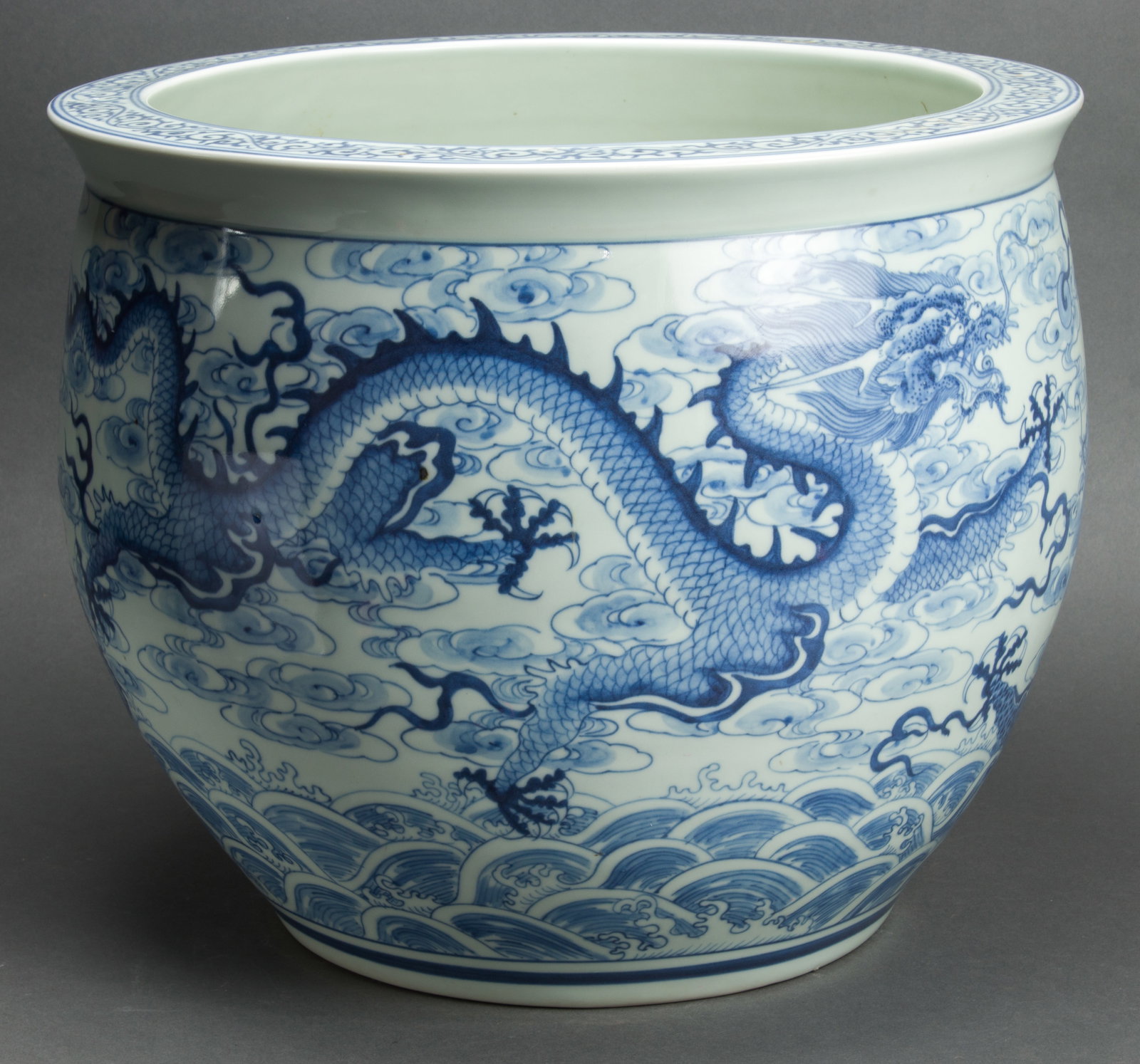 Chinese underglaze blue 'dragon' planter (1 of 1)