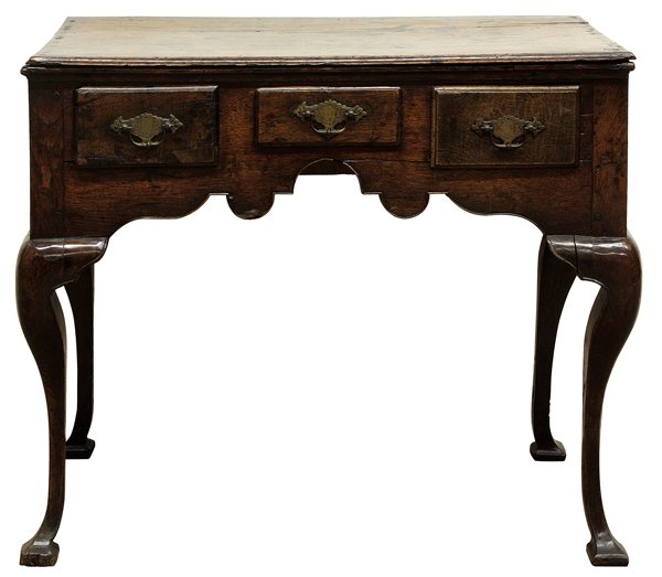 Georgian oak dressing table: Georgian oak dressing table, 18th century, having a rectangular top above a three drawer case and rising on stylized cabriole legs, 26.5''h x 30''w x 19''d