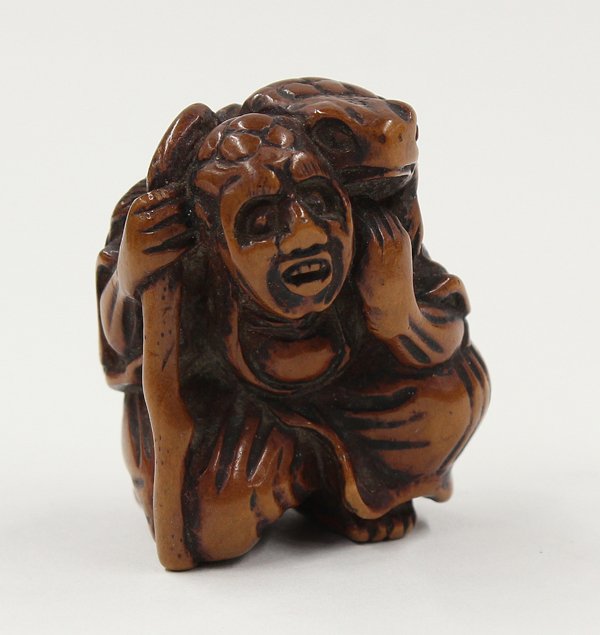Japanese Boxwood Figural Netsuke, Edo: Japanese boxwood figural netsuke, Edo period, 18th/19th century, portraying Gama Senin (Li Tieguai) squating with his three-leg toad resting on his shoulder and holding a walking staff in his right ha