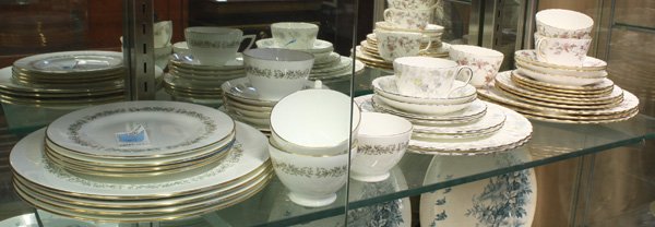 Mintons Table Articles: Associated Mintons porcelain table articles including ''Suzanne'' pattern service for three consisting of dinner plates, salad/dessert plates, bread plates, cups and saucers, ''Park Lane'' pattern ser