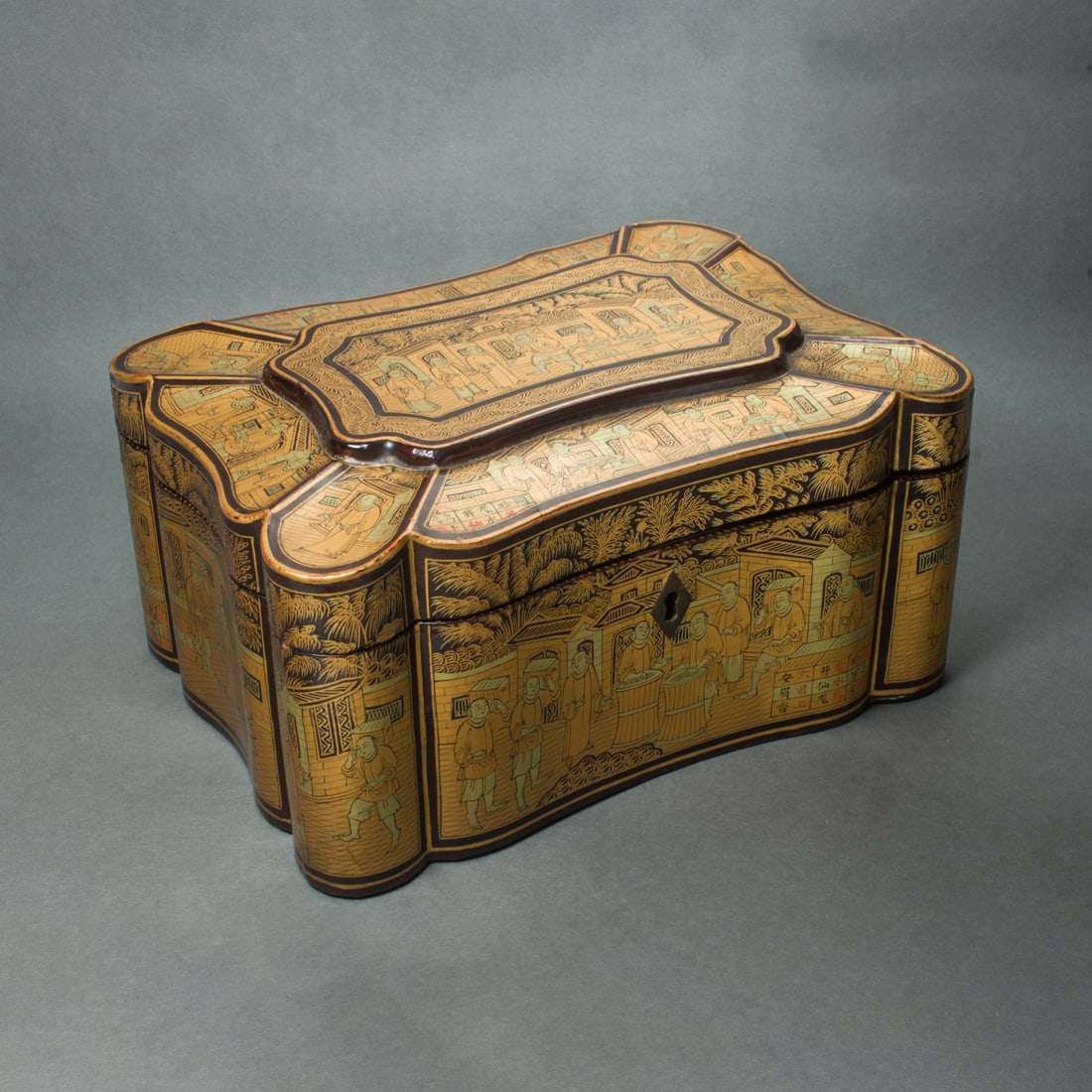 Chinese export gilt-lacquered tea caddy (1 of 2)