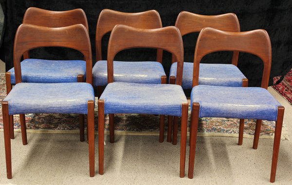 Danish Modern teak dining suite: (lot of 7) Danish Modern teak dining suite attributed to Niels O. Moller/ J.L. Moller Mobelfabrik, consisting of a circular dining table 28.5''h x 49''w, and six chairs having a contoured back and ris