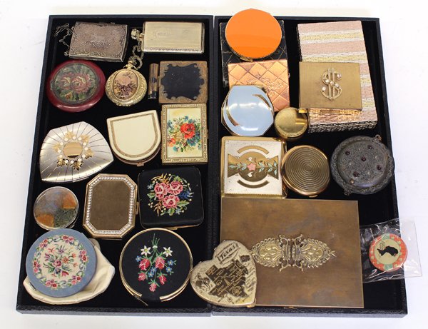 Collection of vintage compacts: (lot of 24) Collection of vintage compacts of assorted styles