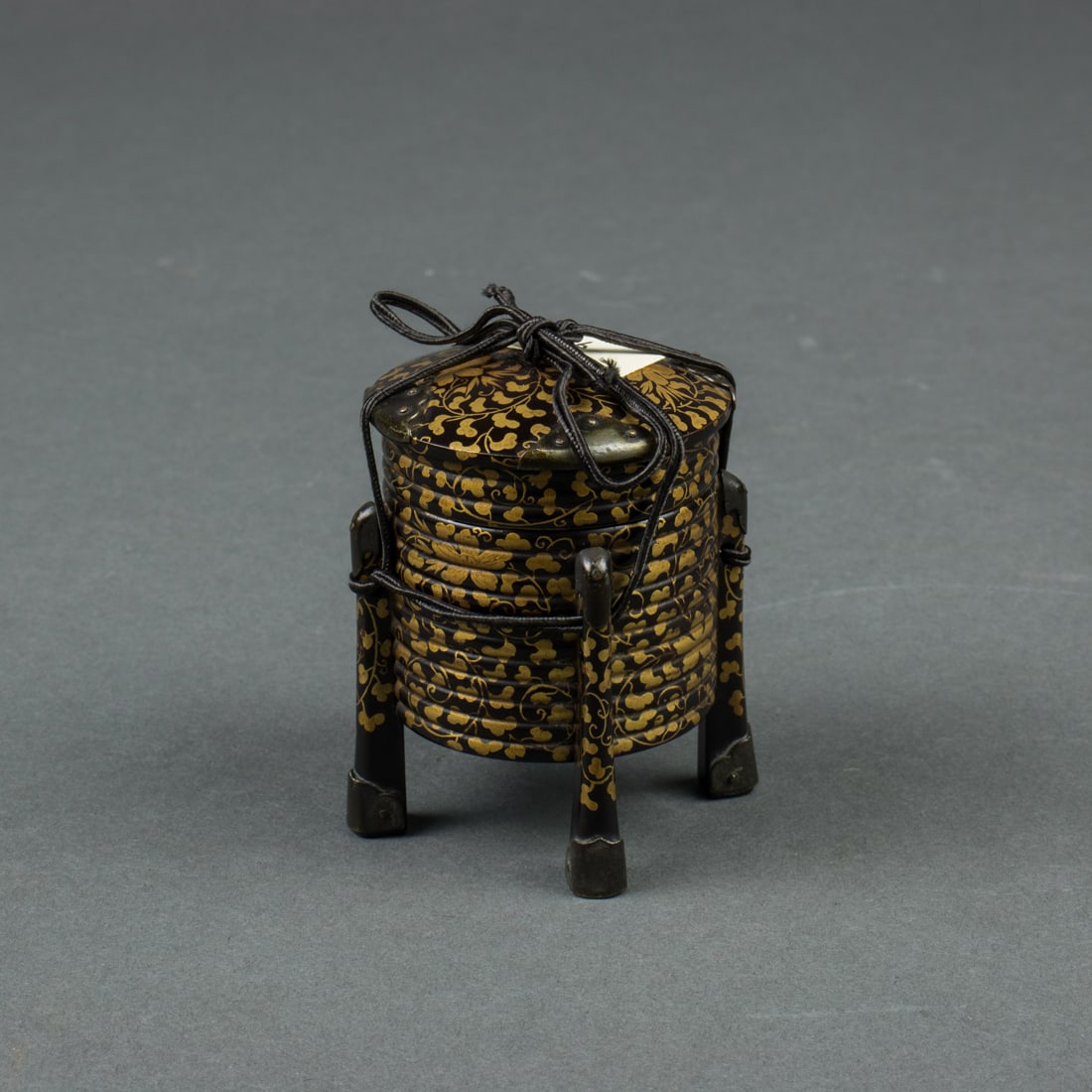 Japanese gilt lacquered hokkai bako form incense box (1 of 2)