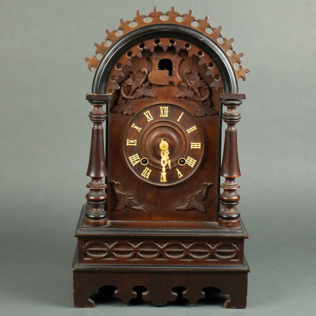 A German cuckoo mantel clock (1 of 4)