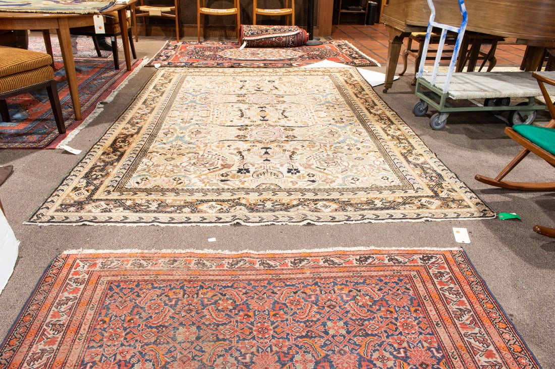 An antique Persian Sultanabad carpet (1 of 3)