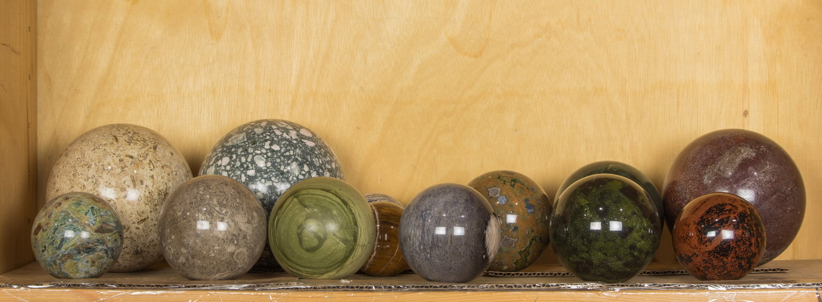 A collection of fourteen mainly specimen stone spheres (1 of 1)