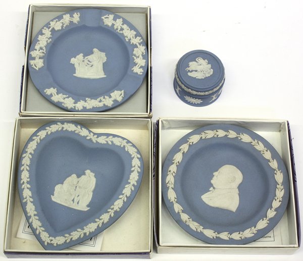 Wedgwood: (lot of 4) Wedgwood blue jasperware pieces, including three small dishes and a covered box