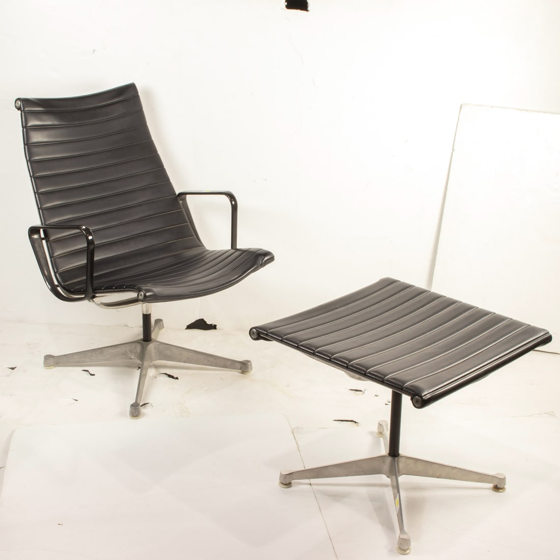 Charles and Ray Eames Aluminum group lounge chair and ottoman (1 of 6)
