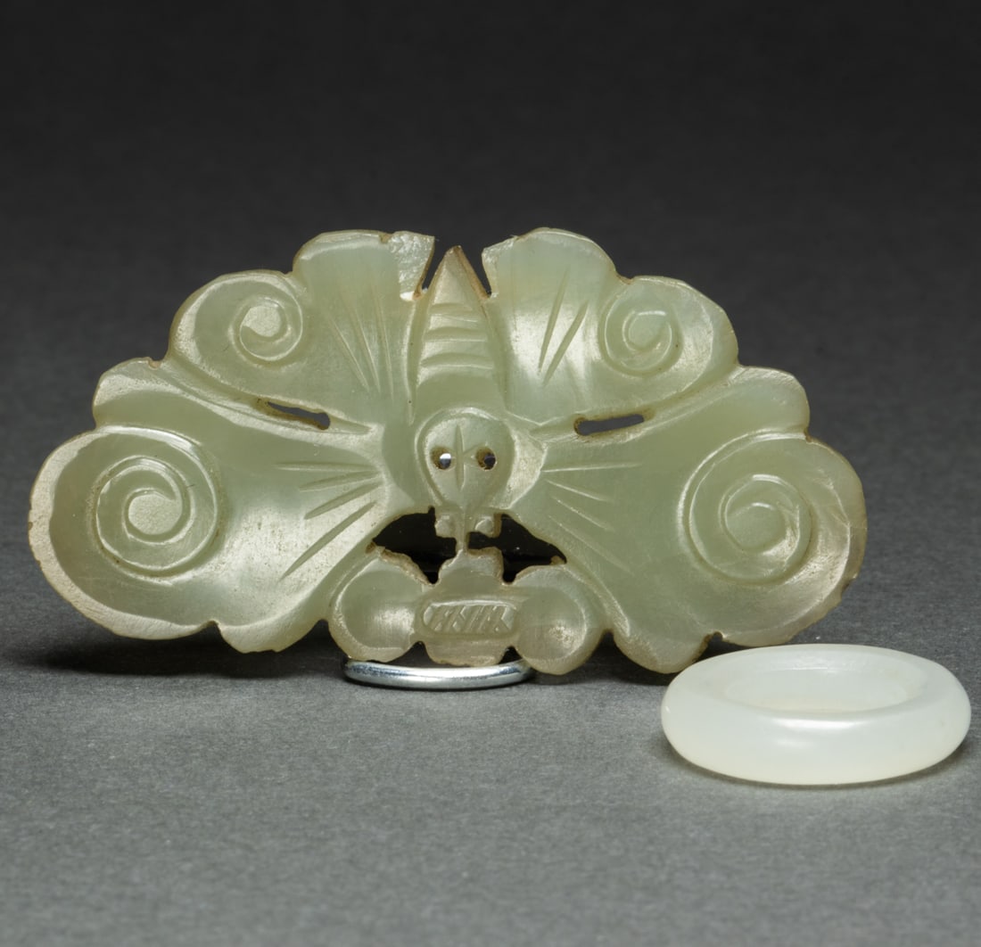 (lot of 2) Chinese jade items (1 of 2)
