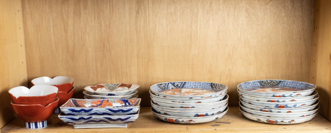 Shelf of Japanese Imari articles: Shelf of Japanese Imari articles. From 4.75" to 8.75" across.