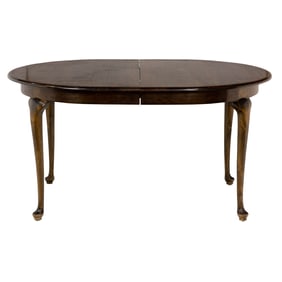 A Queen Anne style dining table