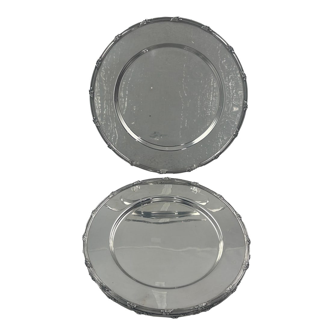 A set of twelve English Ellis-Barker Silver Co chargers: A set of twelve English Ellis-Barker Silver Co. EPNS service plates, circa 1910, each 10.5"d