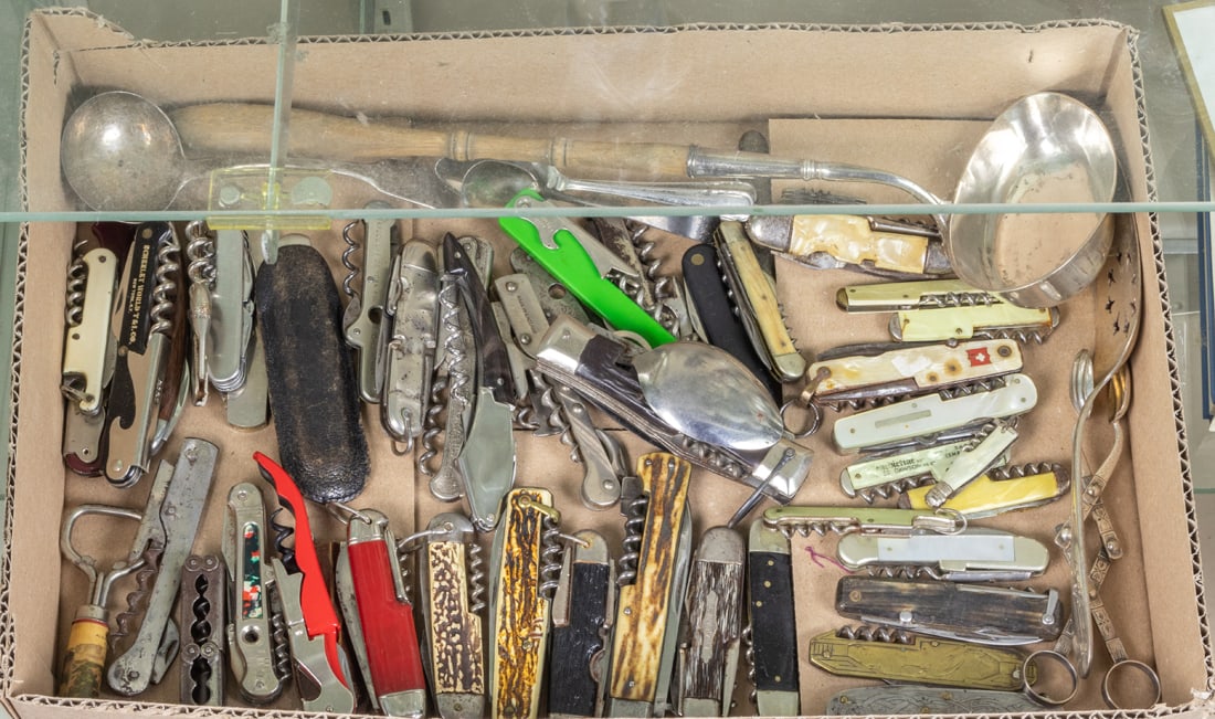A collection of approximately 50 mainly vintage folding pocket knives, including examples with faux (1 of 1)