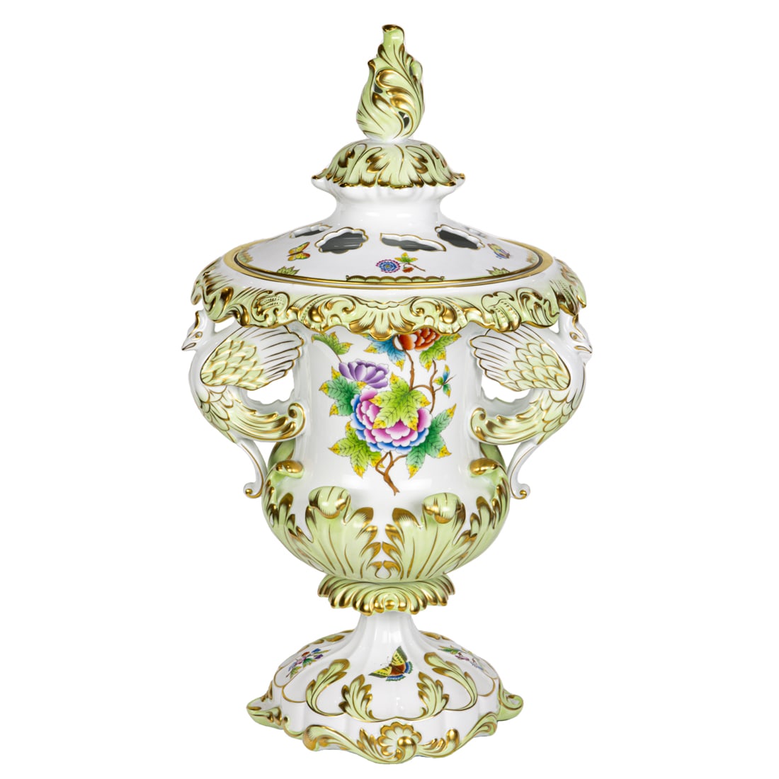A large Herend porcelain covered potpourri urn or 'Dragon Vase' in the Queen Victorian pattern (1 of 6)