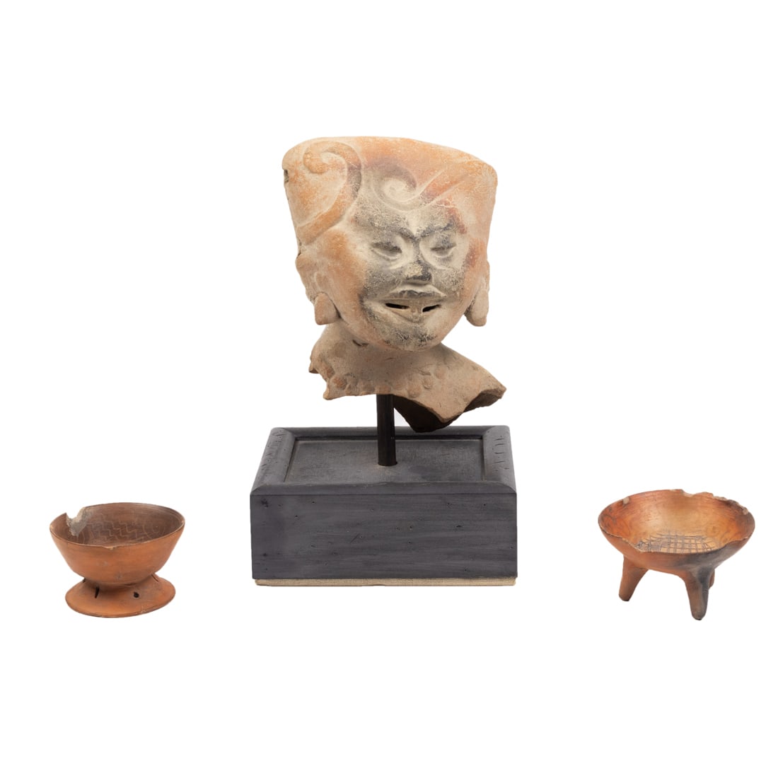 A Veracruz red pottery head fragment and two associated small bowls (1 of 2)