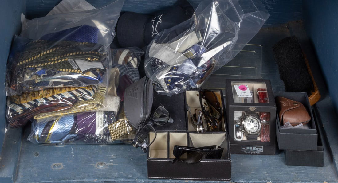 A group of men's accessories (1 of 1)