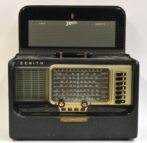 Zenith Wave Magnet trans oceanic radio: Zenith wave magnet trans oceanic radio, the black case opening to reveal plastic dial with 8 radio bands