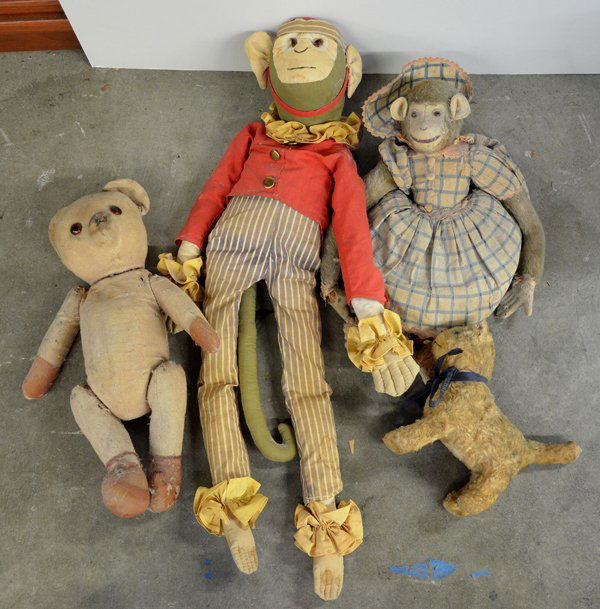 Vintage stuffed animal dolls: (lot of 4) Vintage stuffed animal dolls including two monkeys, a bear, and a Steiff style cat (some losses)
