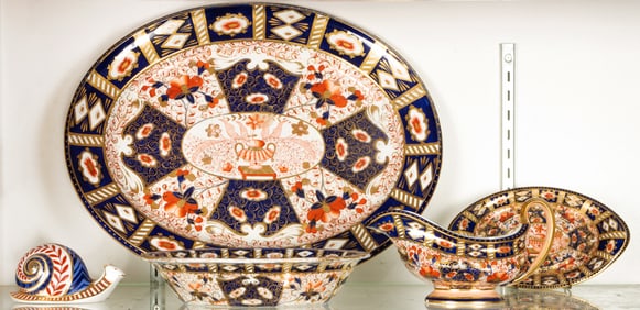 An assembled group of English Imari pattern porcelain