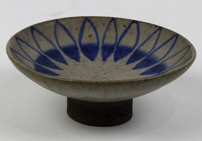 A Danish Thomas Toft pottery footed dish, mid-20th century