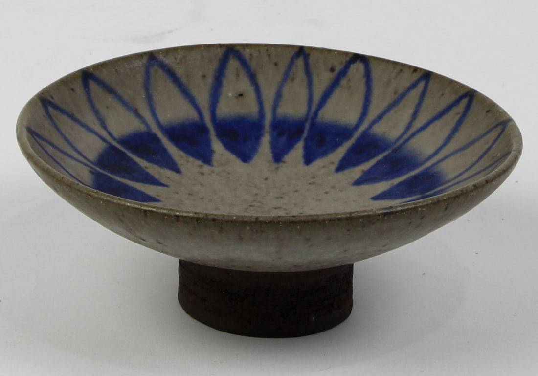 A Danish Thomas Toft pottery footed dish, mid-20th century (1 of 1)