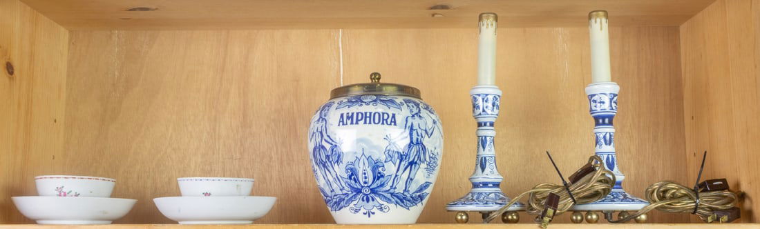 A group of Chinese Export porcelain and Dutch Delft ceramics (1 of 1)